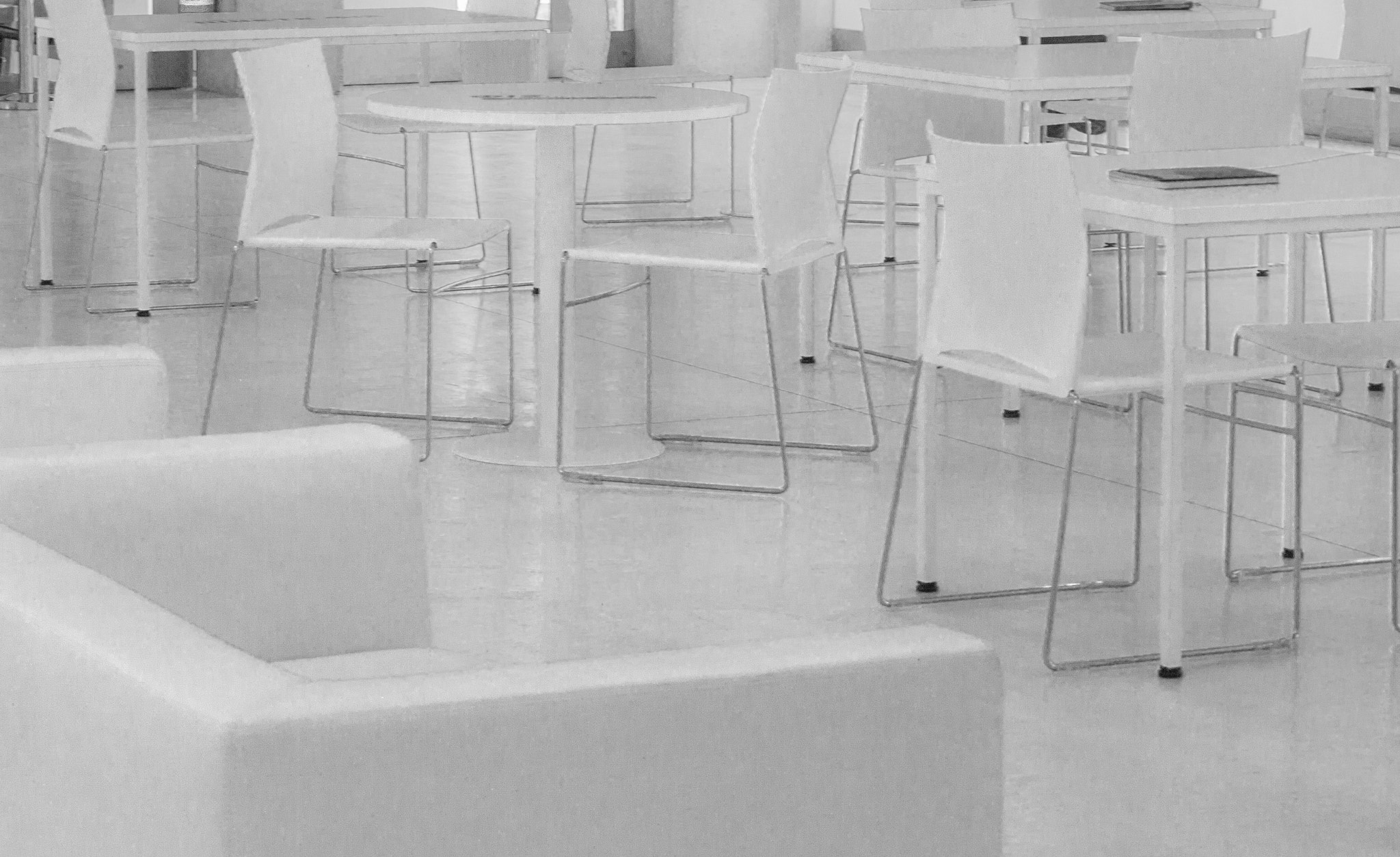 Olympus E-400 (EVOLT E-400) sample photo. Empty chairs at empty tables part 2 photography