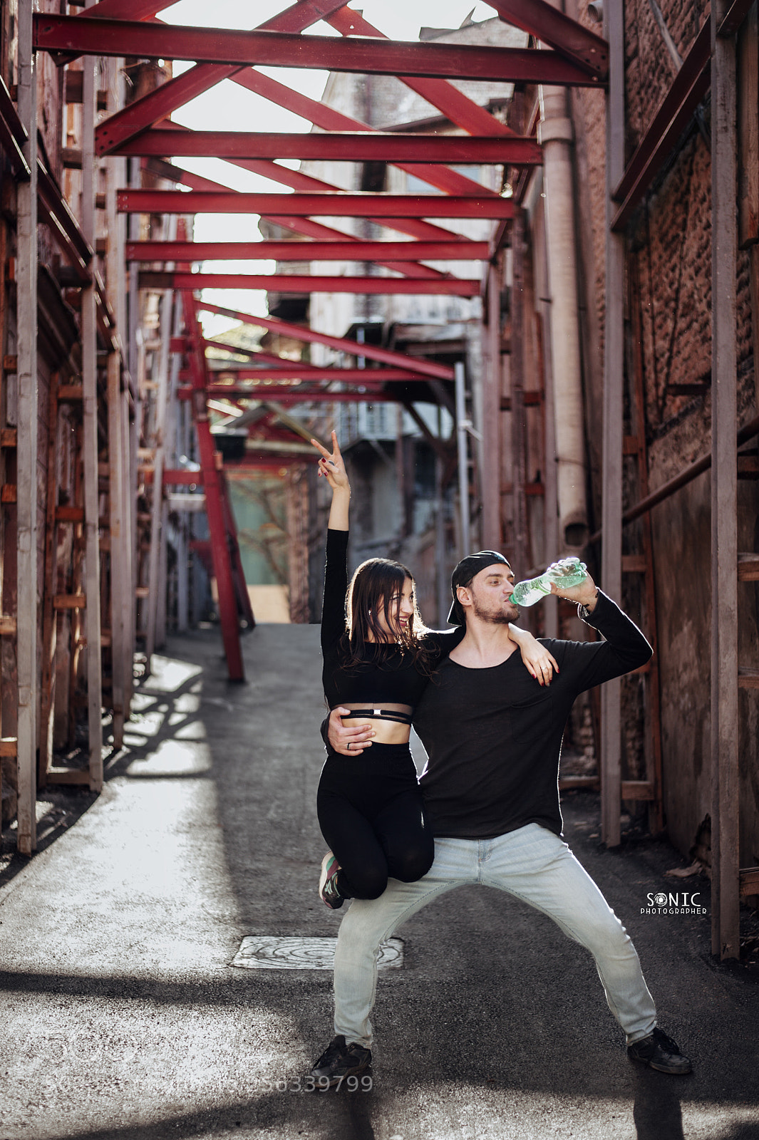 Nikon D700 sample photo. Street dancer couple photography