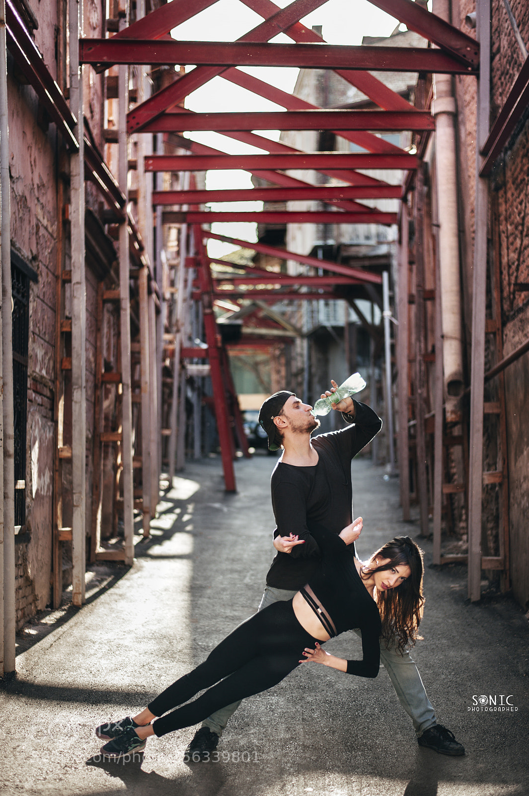 Nikon D700 sample photo. Street dancer couple photography