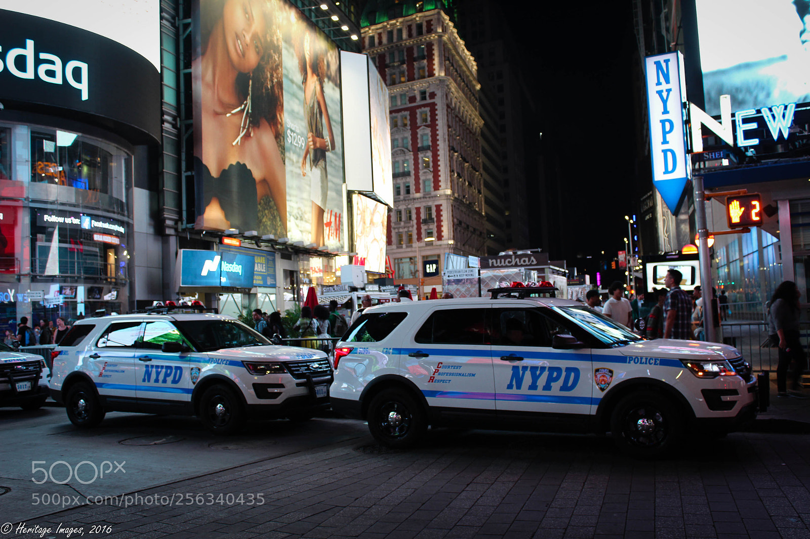 Canon EOS 650D (EOS Rebel T4i / EOS Kiss X6i) sample photo. Times square at night photography