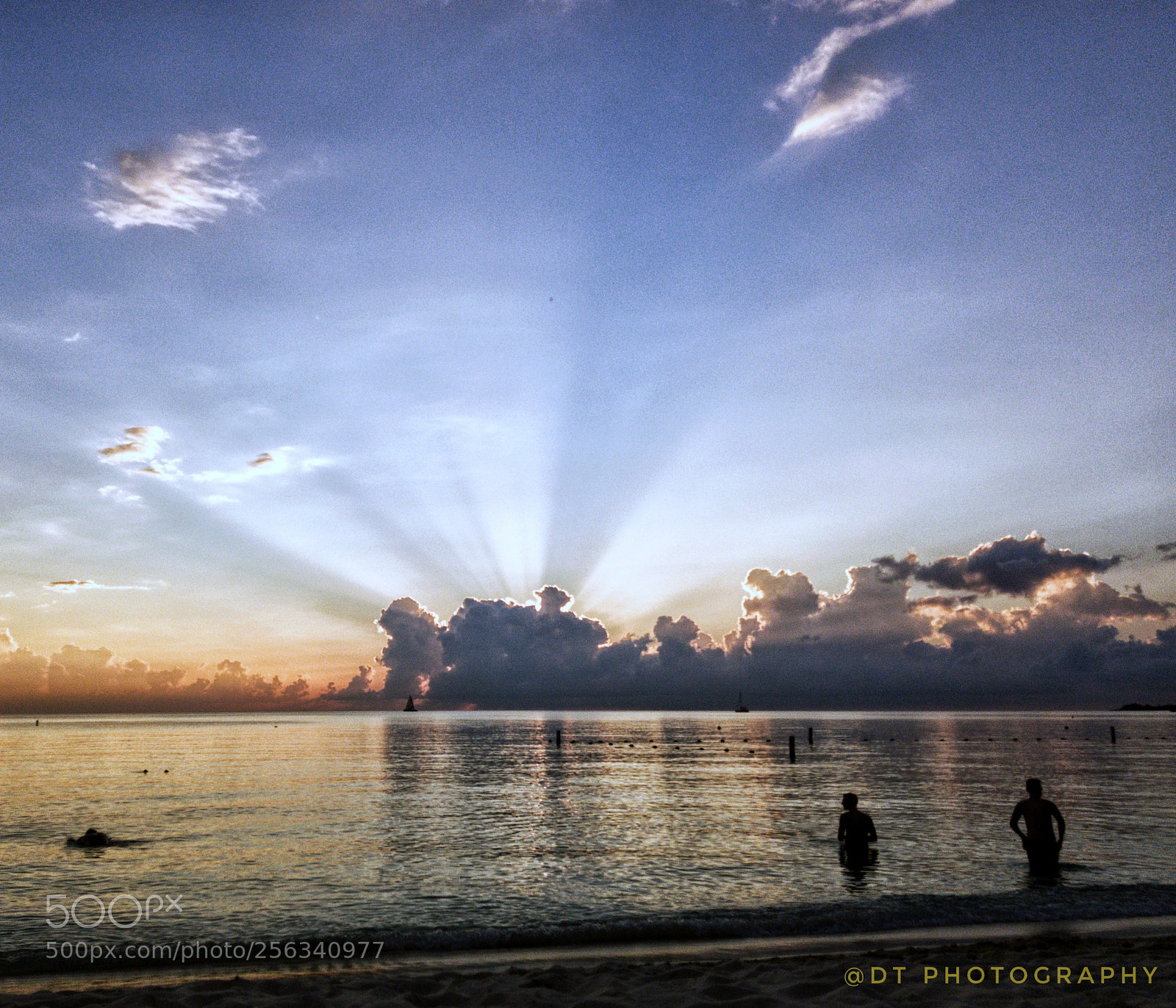 Samsung Galaxy S8+ sample photo. Bursting light at sunset photography