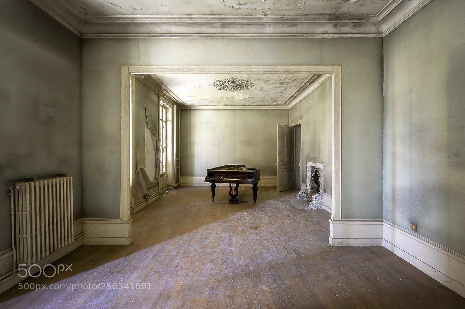 Sony a6000 sample photo. Abandoned piano. photography