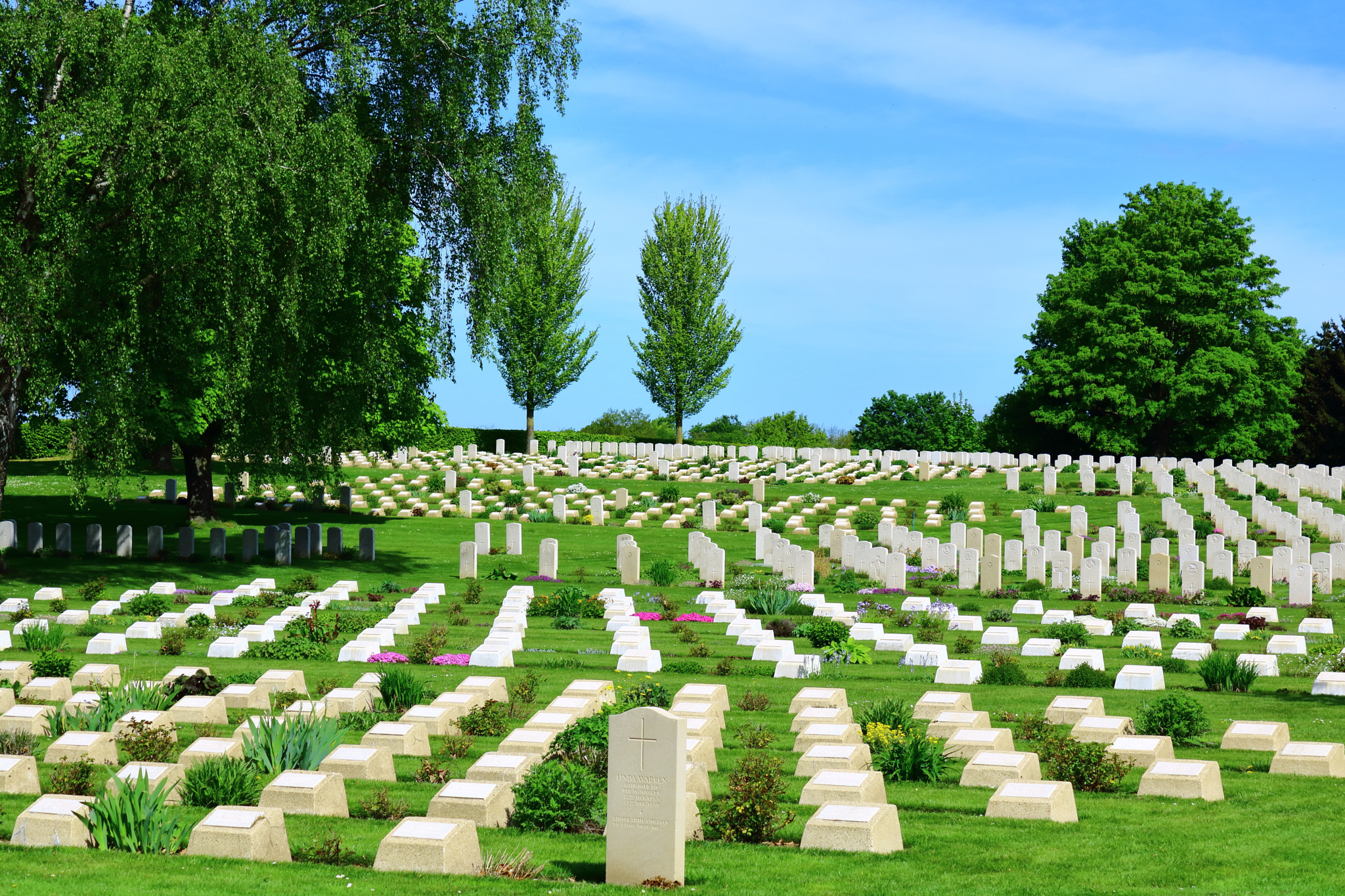 Canon EOS 750D (EOS Rebel T6i / EOS Kiss X8i) sample photo. Hannover war cemetary photography