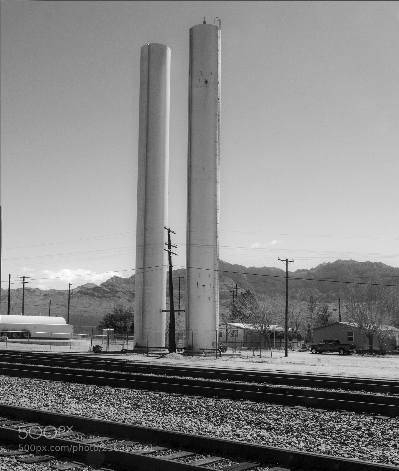 Panasonic Lumix DC-G9 sample photo. Railroad towers photography