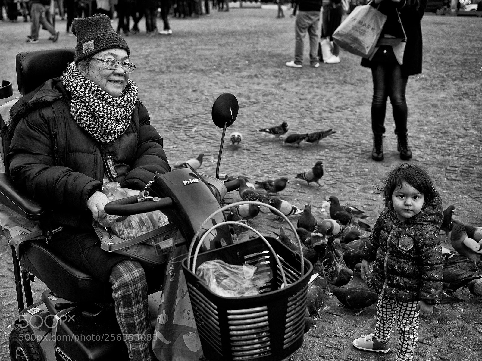 Canon EOS 5D Mark II sample photo. Amsterdam streetlife photography