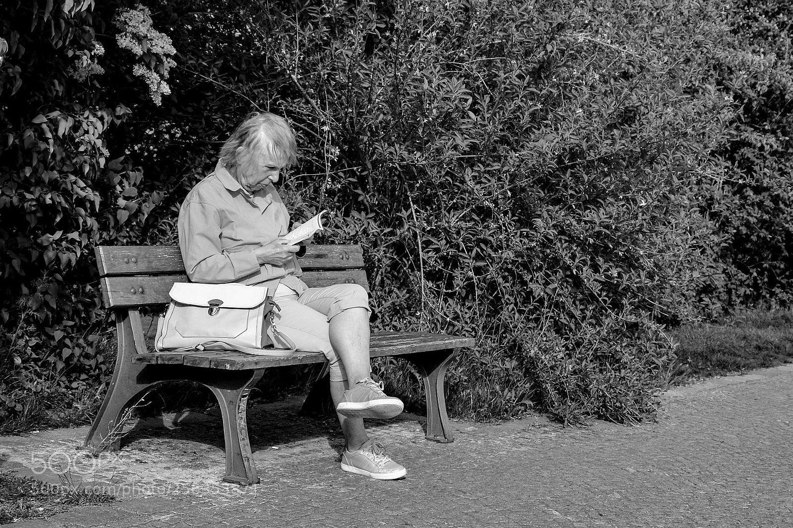 Fujifilm X-E2 sample photo. Woman is reading a photography