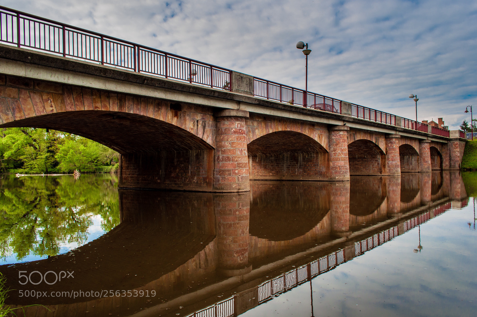 Nikon D5000 sample photo. Symmetrical bridge photography