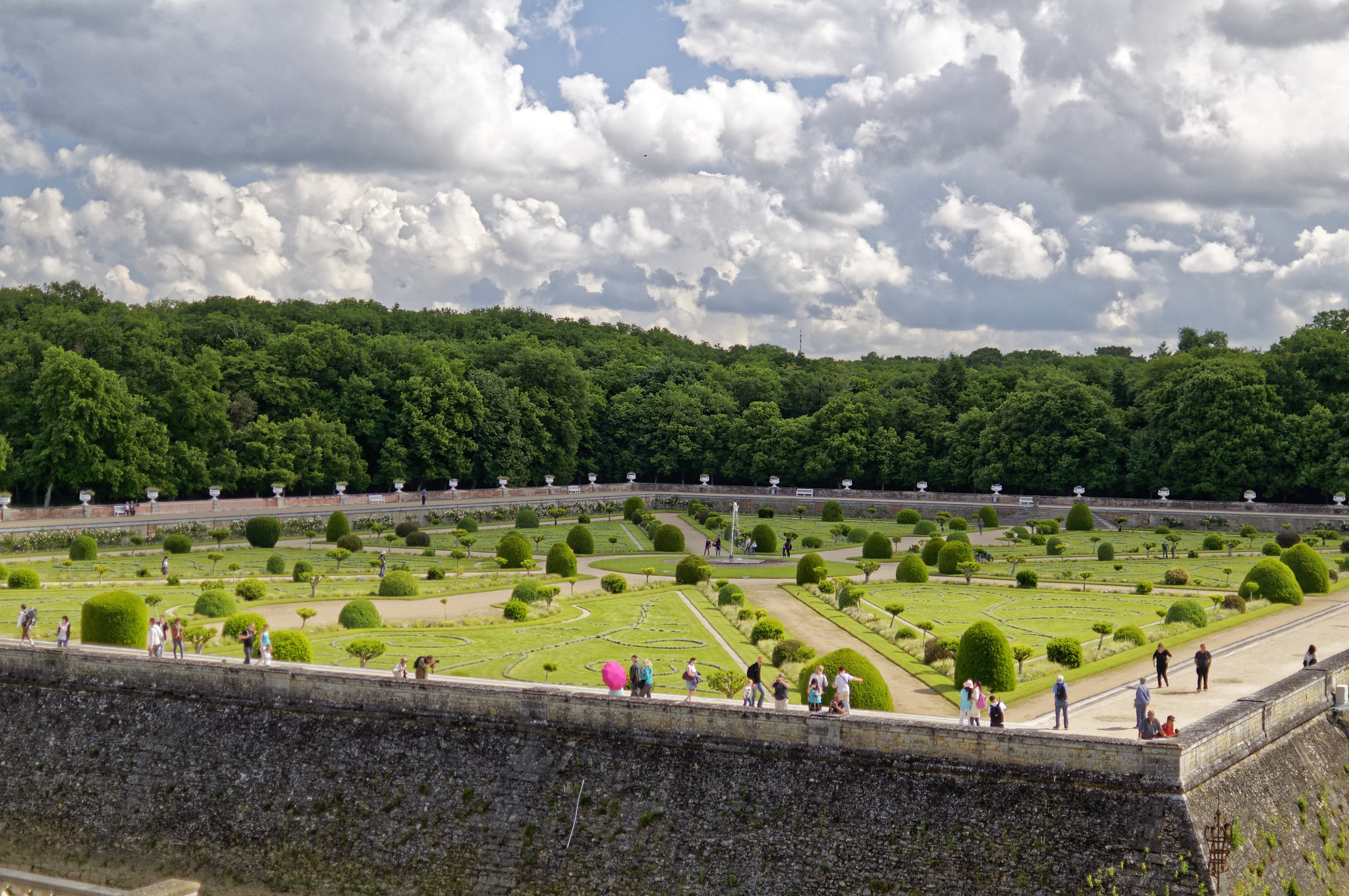Nikon AF-S DX Nikkor 35mm F1.8G sample photo. Clouds over château de chenonceau photography