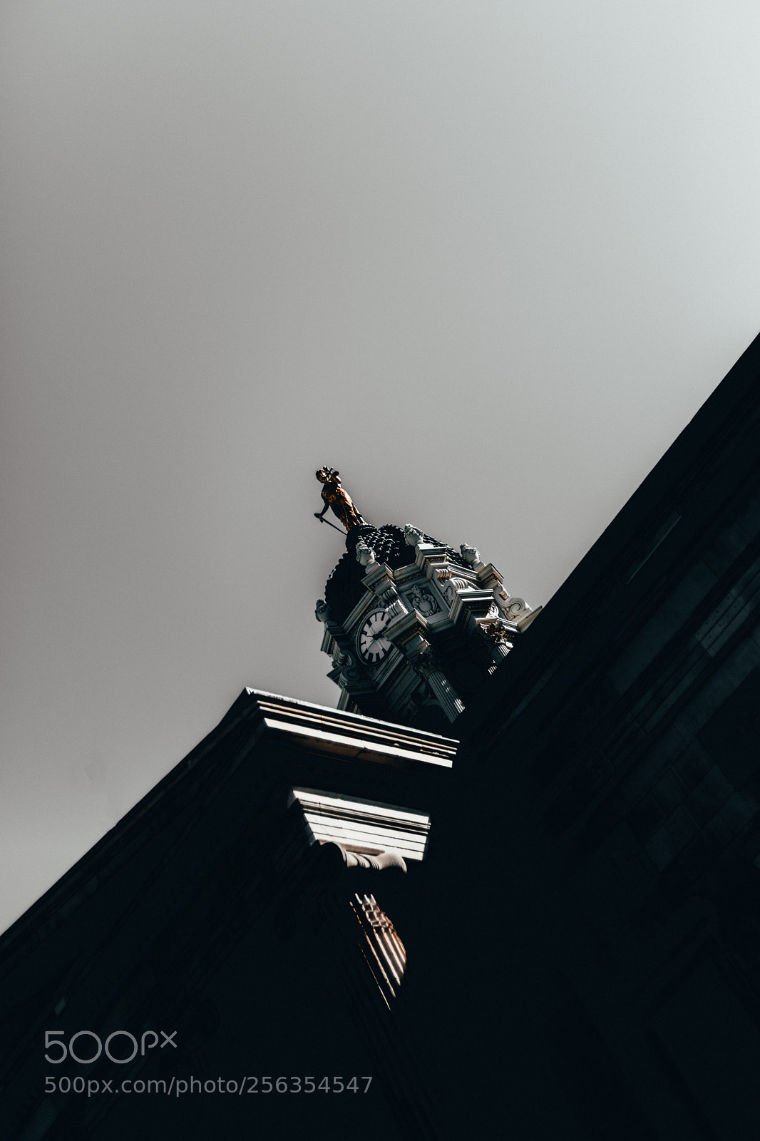 Canon EOS 5D Mark IV sample photo. Golden statue photography