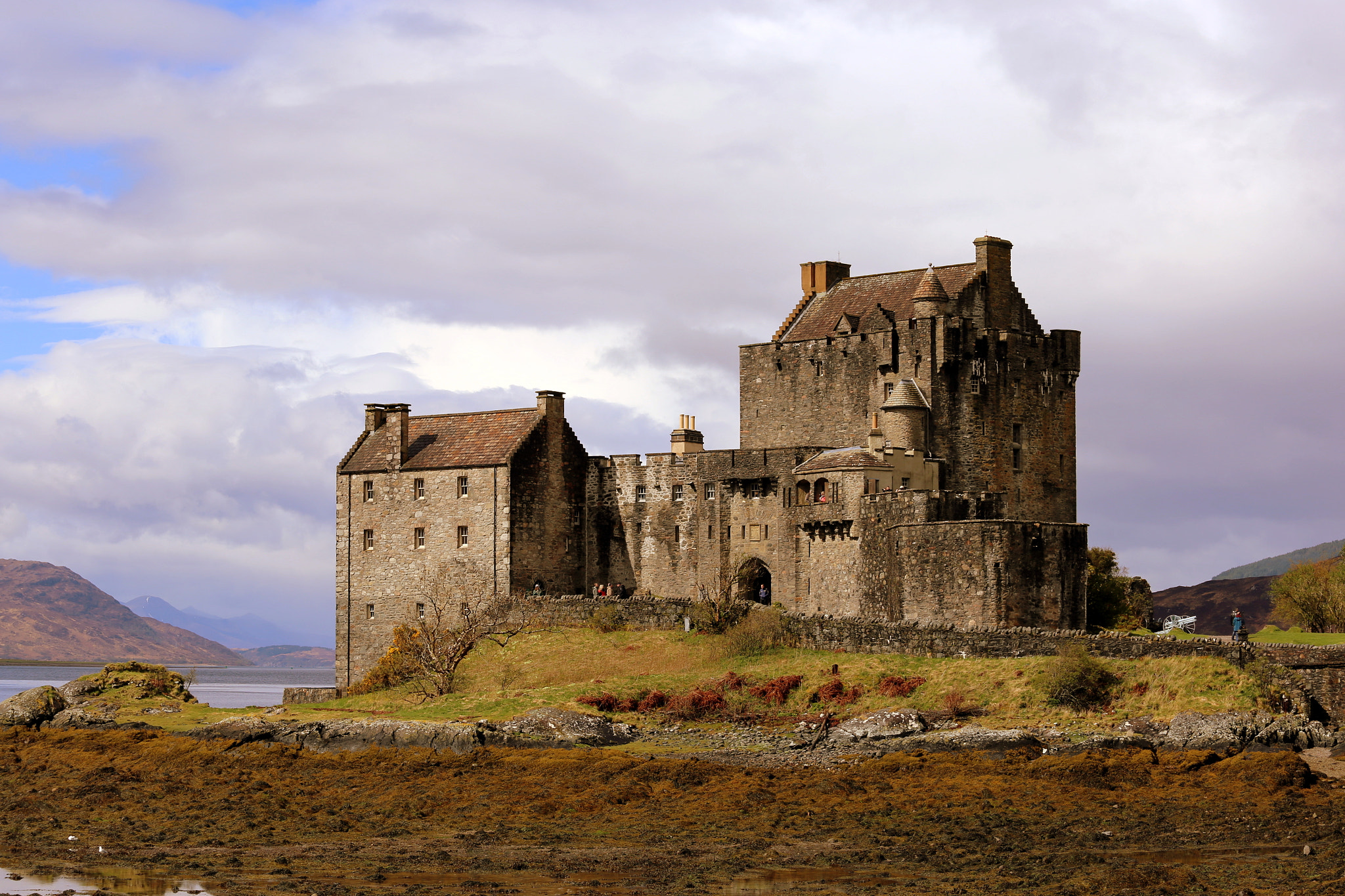 Canon EOS 6D + Canon EF 70-200mm F4L IS USM sample photo. Eilean donan castle photography