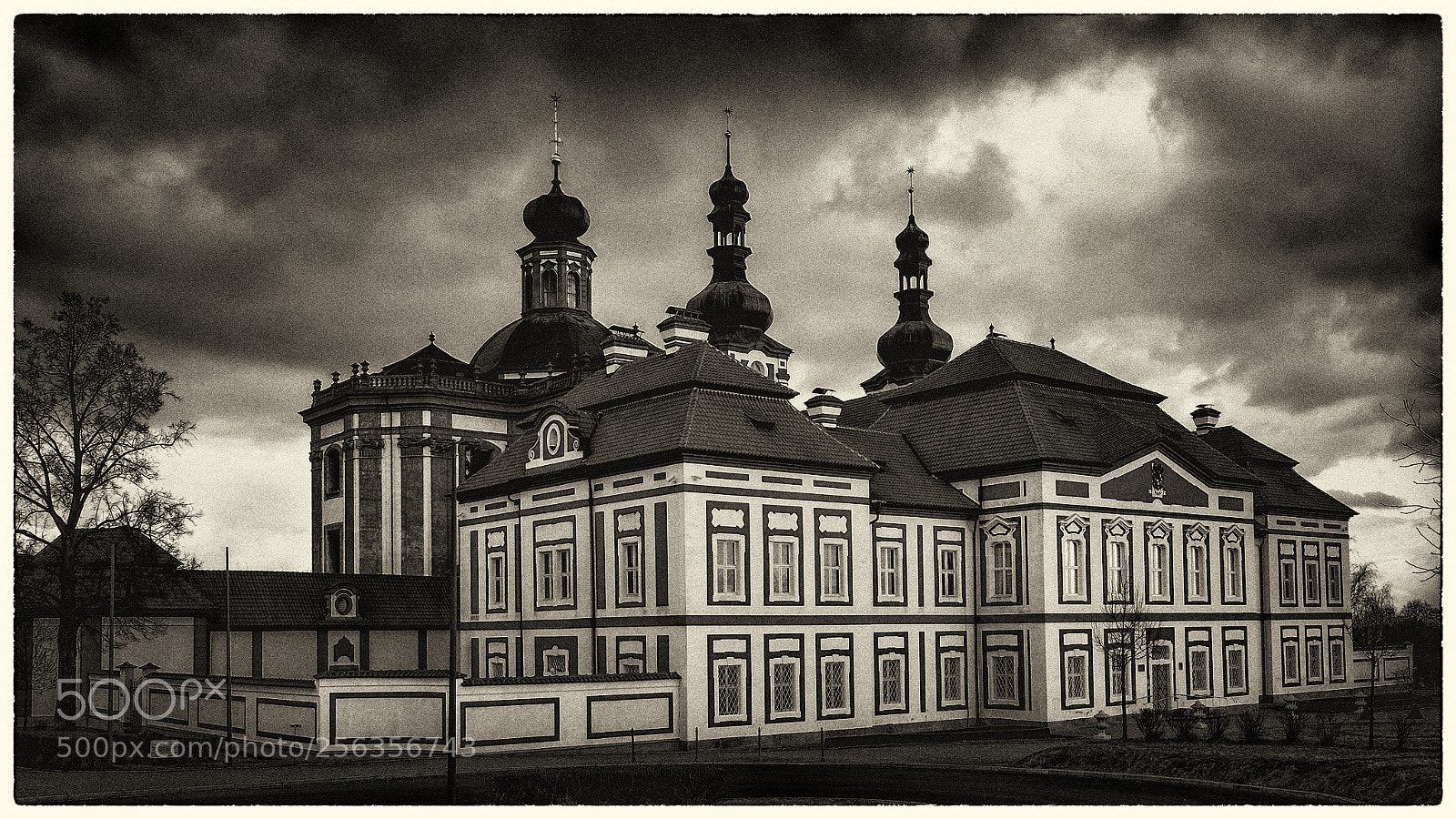 Fujifilm X-E1 sample photo. Monastic secrets photography