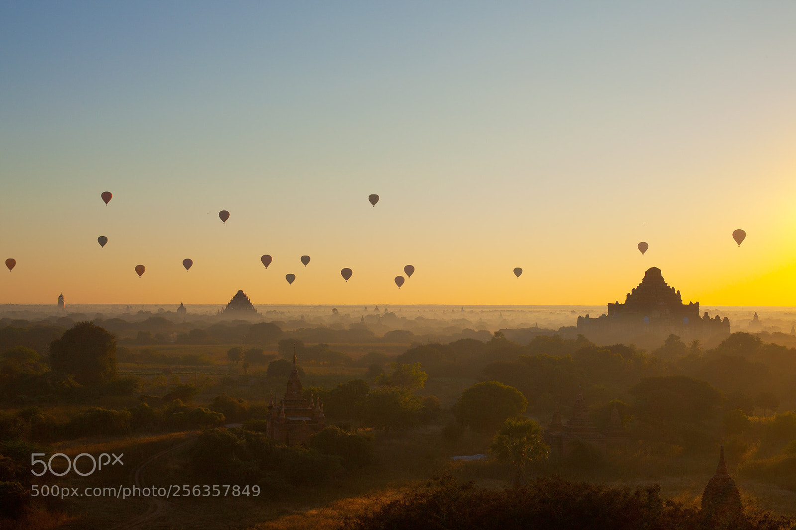 Canon EOS 5D Mark II sample photo. Sunrise in bagan, myanmar photography