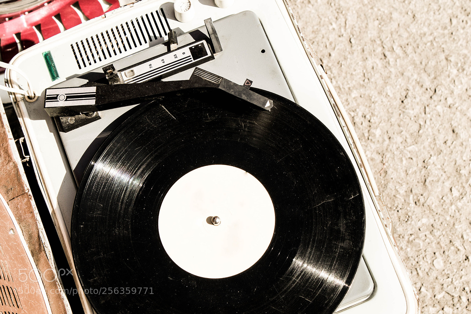 Canon EOS 1100D (EOS Rebel T3 / EOS Kiss X50) sample photo. Music and car retro photography