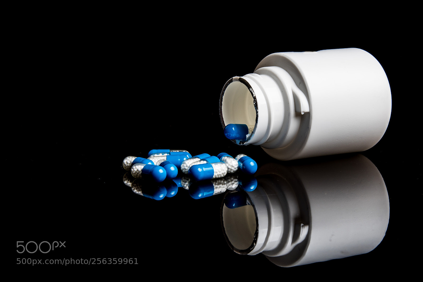 Canon EOS 7D Mark II sample photo. Medical pills isolated on photography