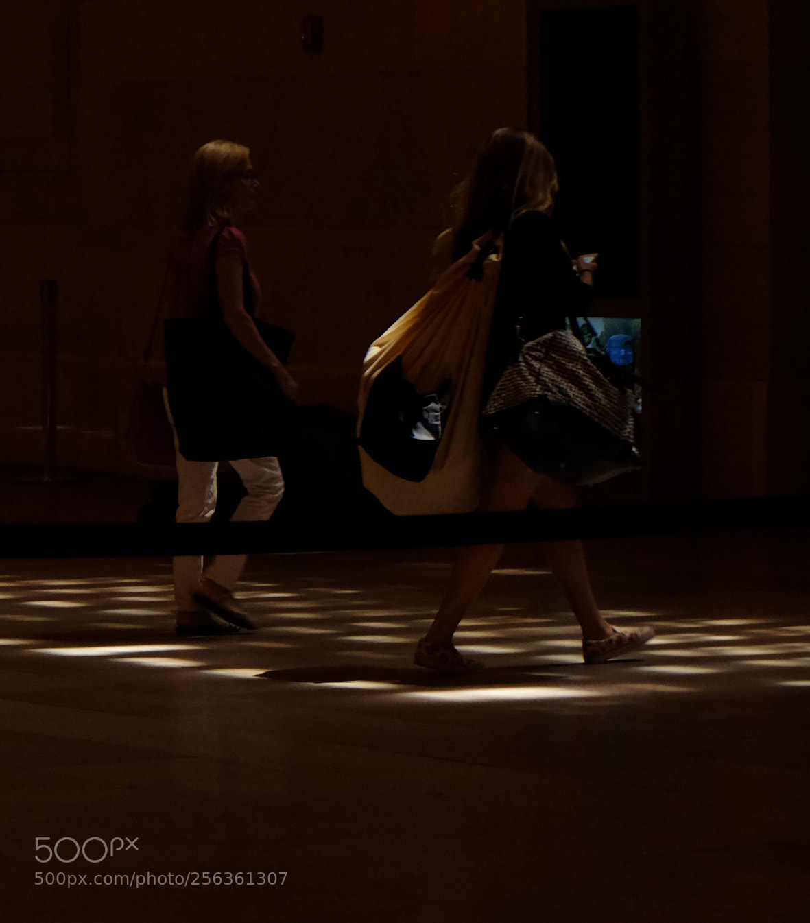 Fujifilm X-T1 sample photo. Grad central light photography