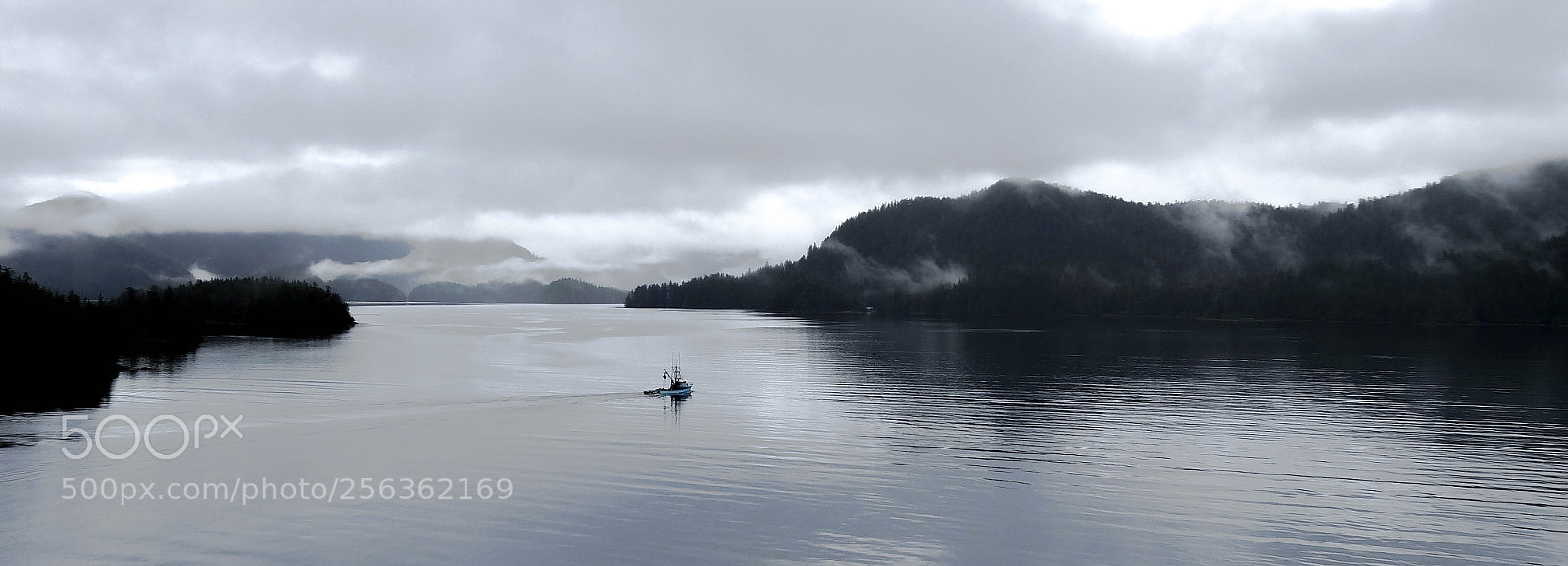 Sony Cyber-shot DSC-HX20V sample photo. The lonely boat photography
