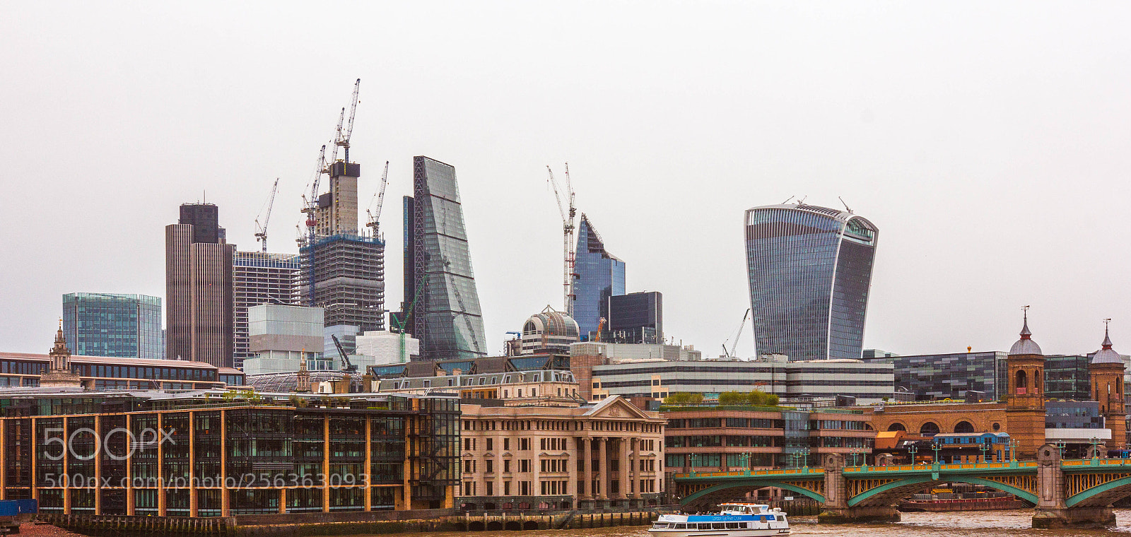 Canon EOS 60D sample photo. London photography