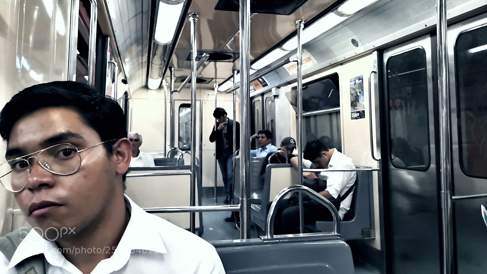 HUAWEI Mate 10 Pro sample photo. Mexico city subway photography