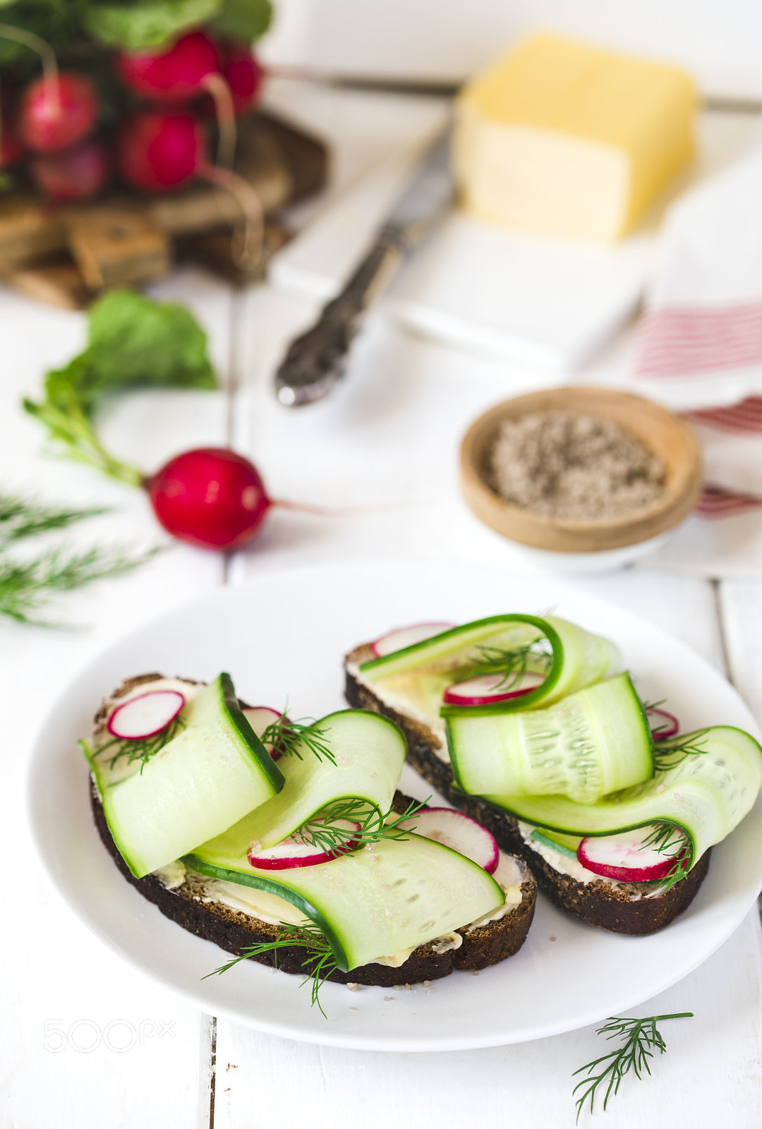 Canon EOS 5D Mark IV sample photo. Sandwiches with butter, cucumbers photography