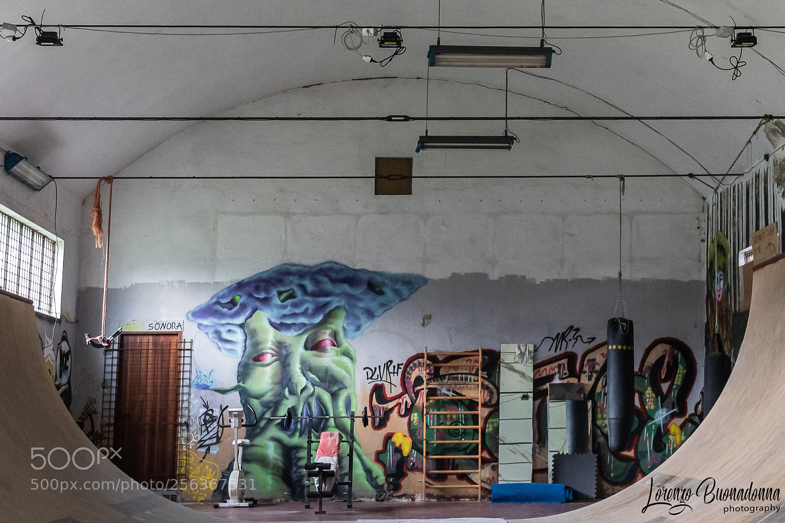 Canon EOS 7D Mark II sample photo. Centro sociale photography