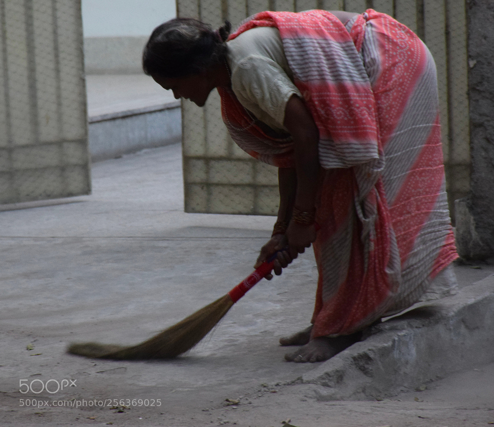 Nikon D5300 sample photo. Woman sweeping photography