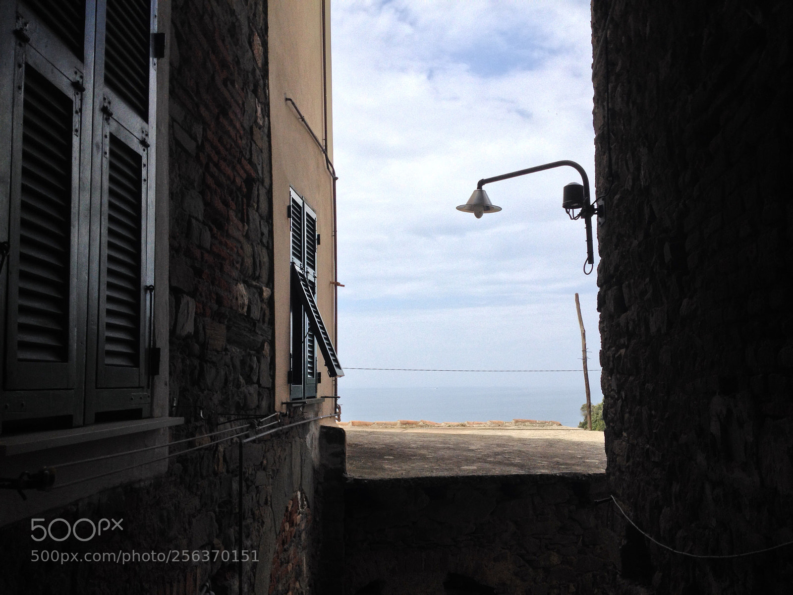 Apple iPhone 4S sample photo. Oltre la parete photography