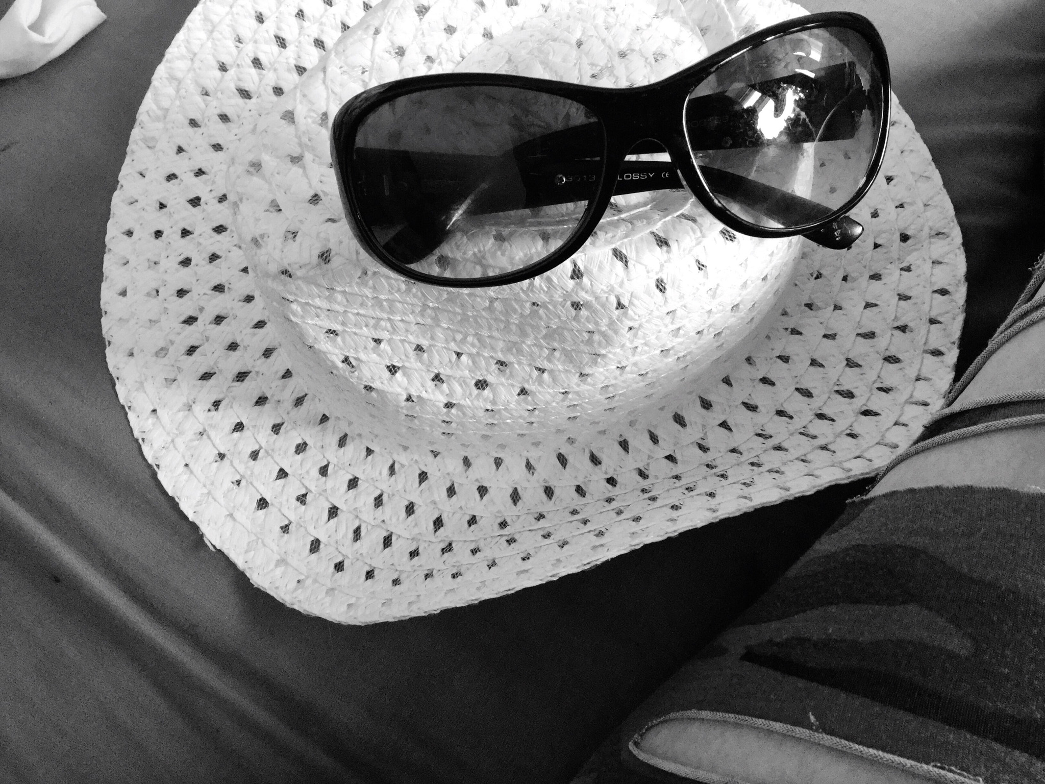 Apple iPad Air 2 sample photo. Sun glass on a sun hat photography
