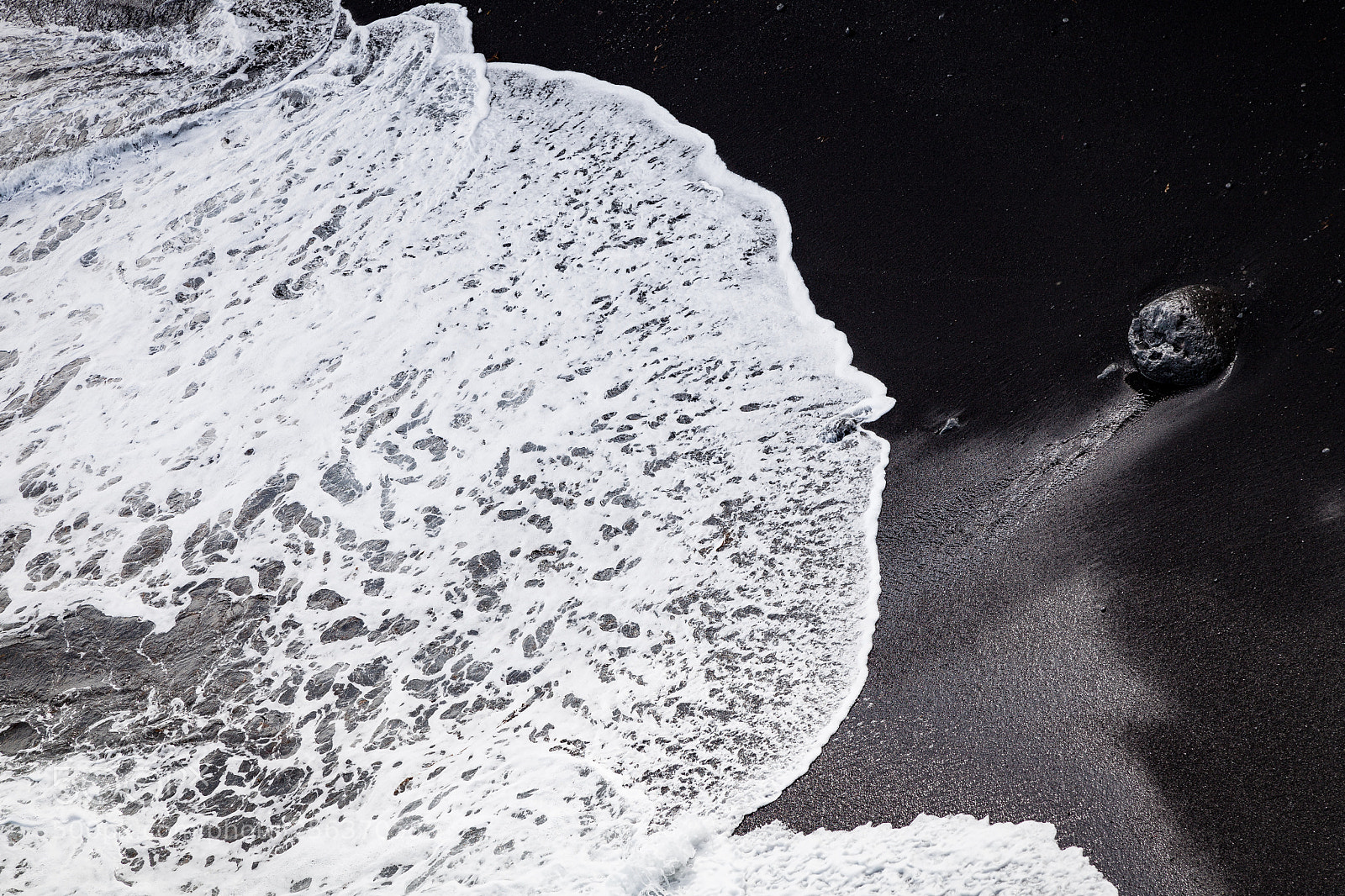 Canon EOS 5D Mark II sample photo. Wave washing over the photography