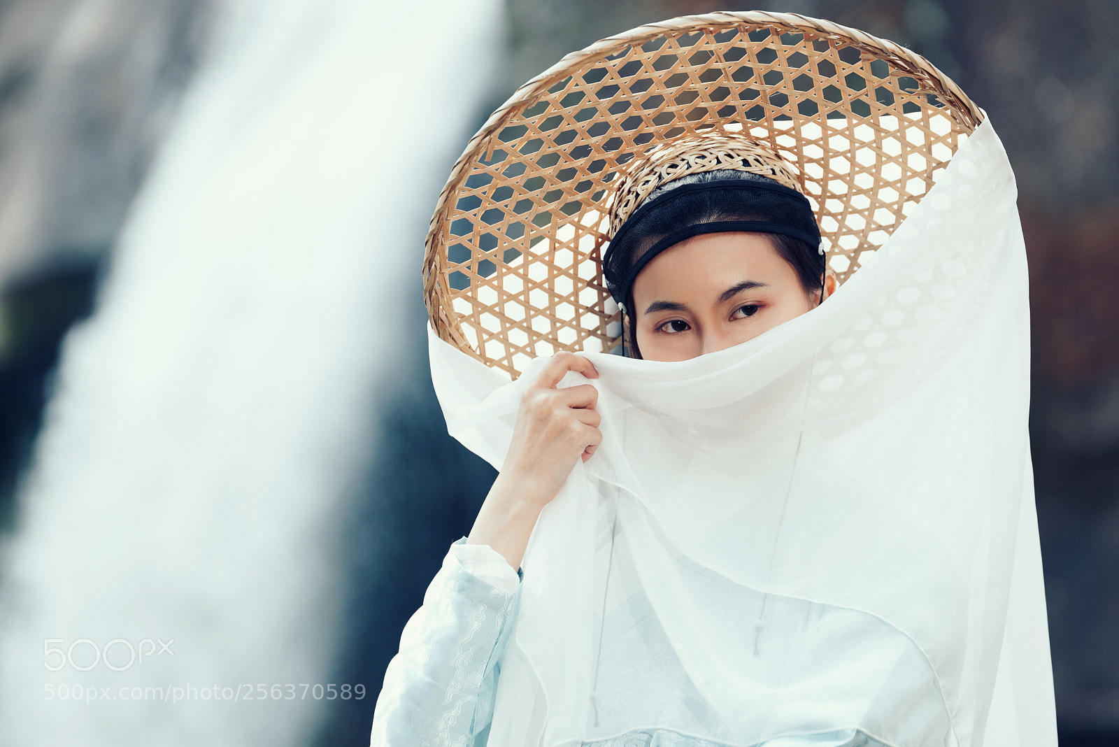 Nikon D750 sample photo. 師父說蒙面的比較厲害。 photography
