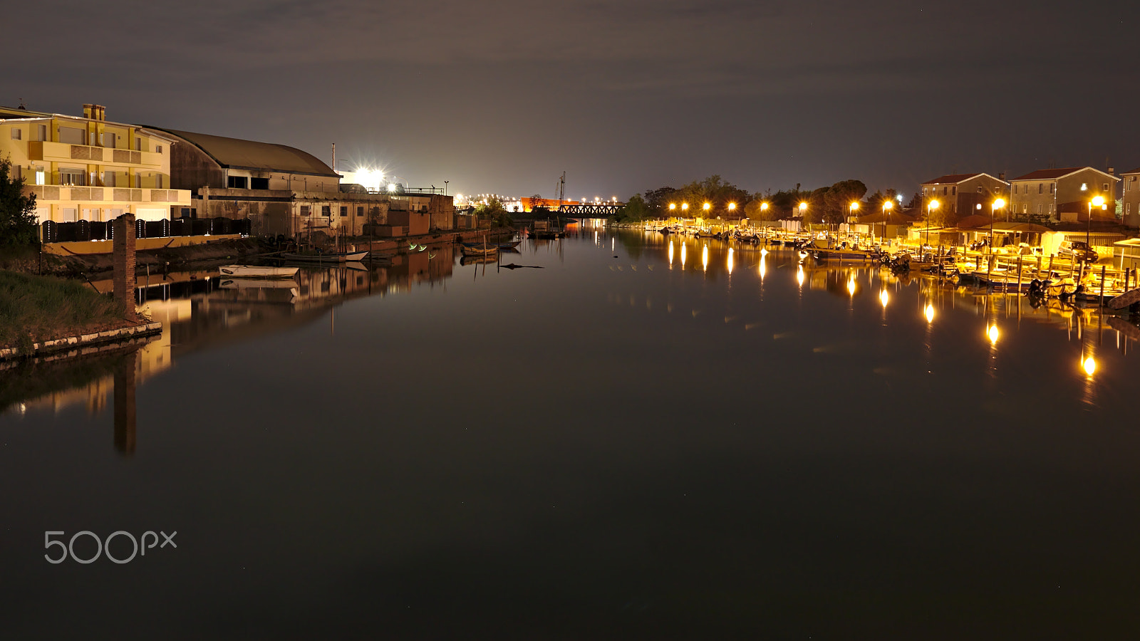 Canon EOS 70D sample photo. In the night photography