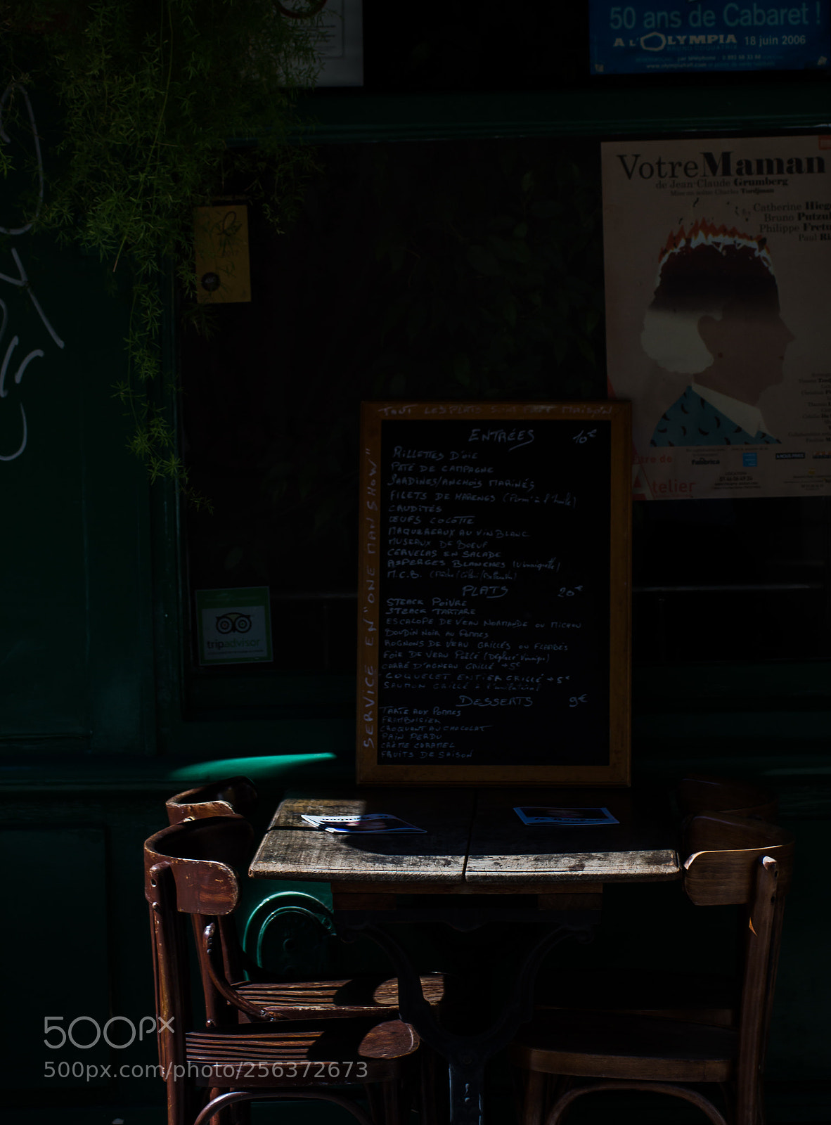 Canon EOS 700D (EOS Rebel T5i / EOS Kiss X7i) sample photo. Light on the menu photography