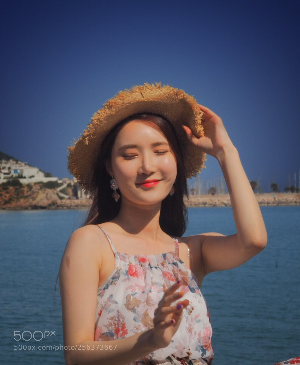 Olympus OM-D E-M10 II sample photo. Tourist smiling for photograph photography