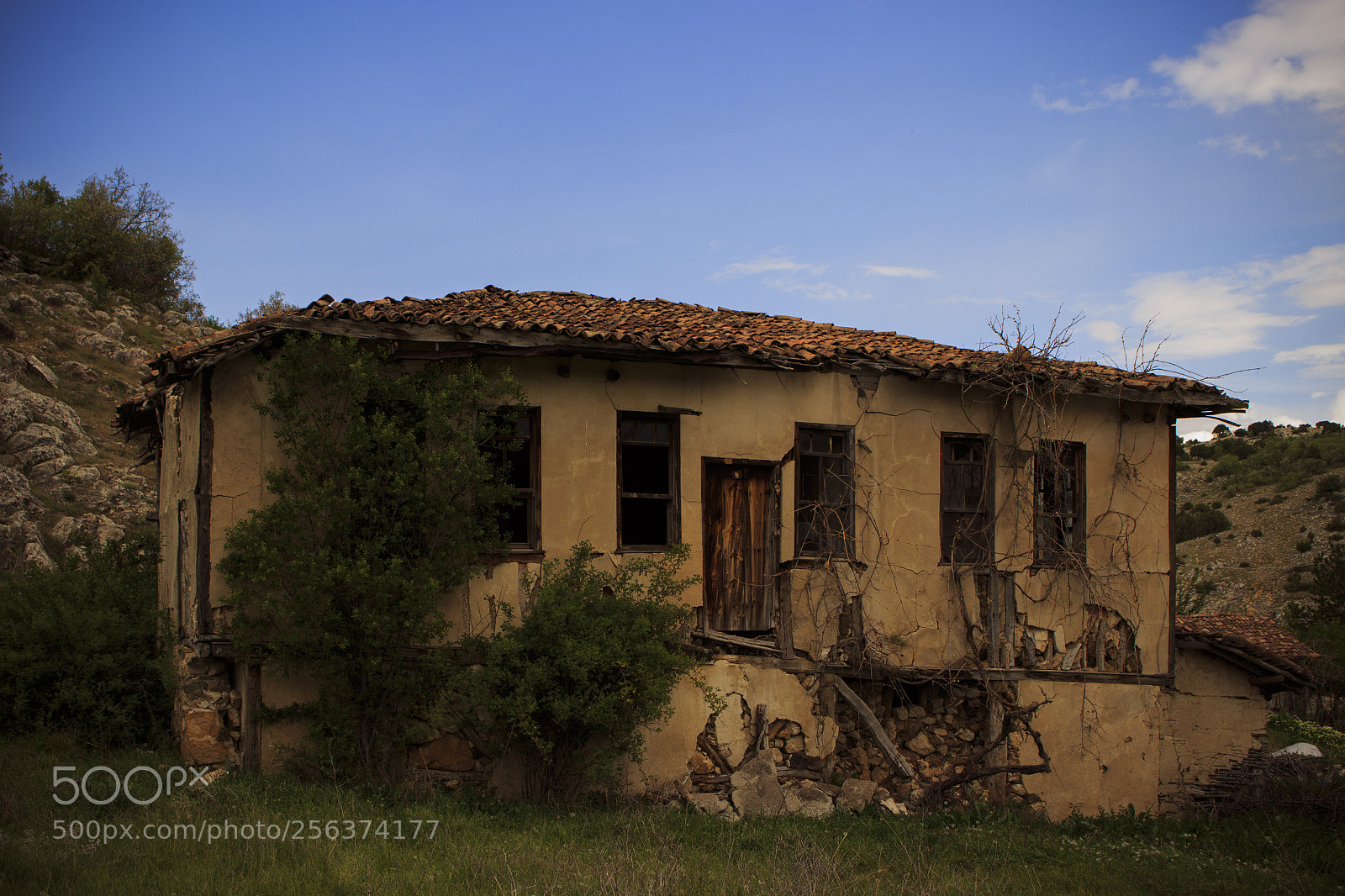Canon EOS 100D (EOS Rebel SL1 / EOS Kiss X7) sample photo. Abandoned / metruk photography