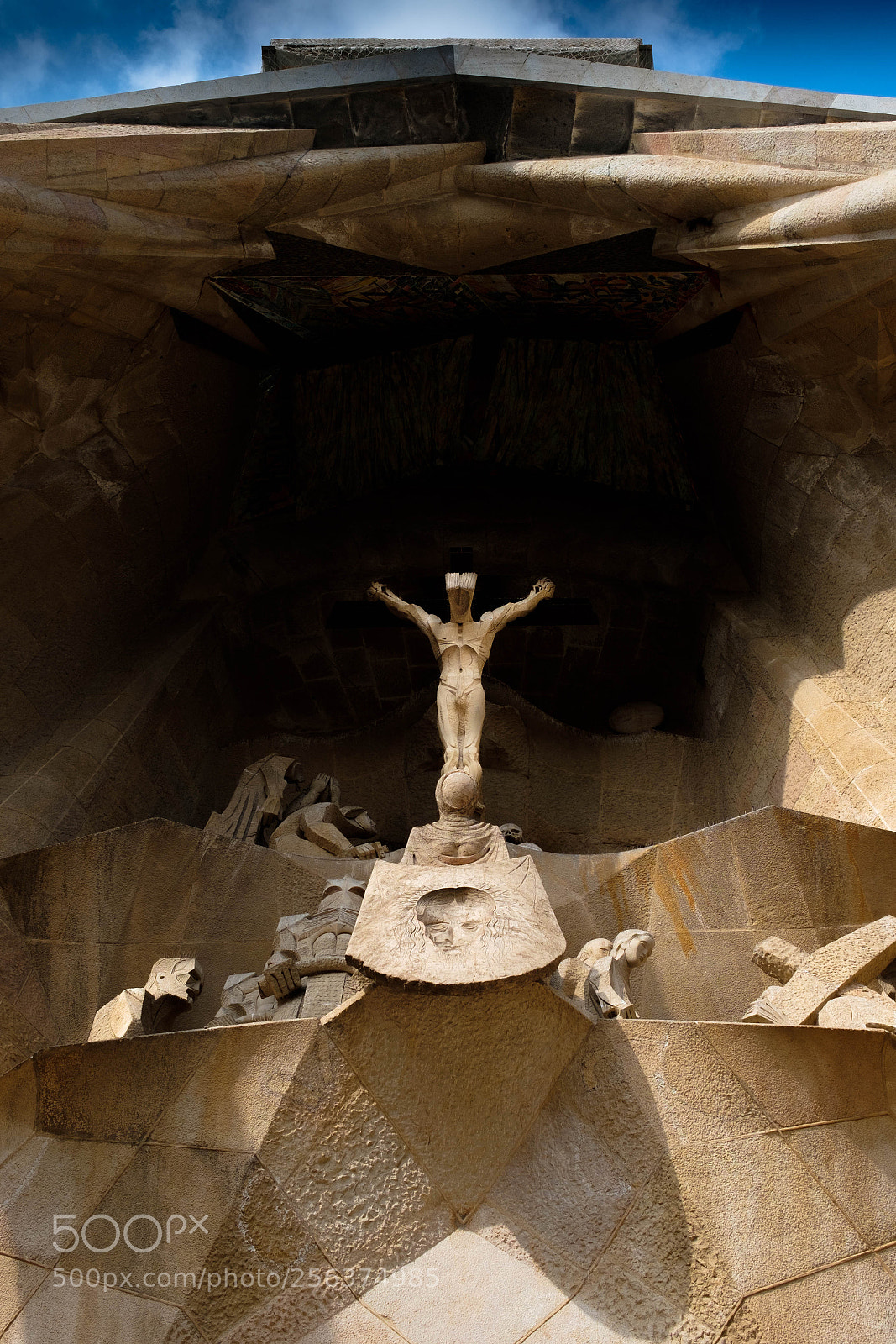 Fujifilm X-Pro2 sample photo. Crucifix, sagrada familia, barcelona photography