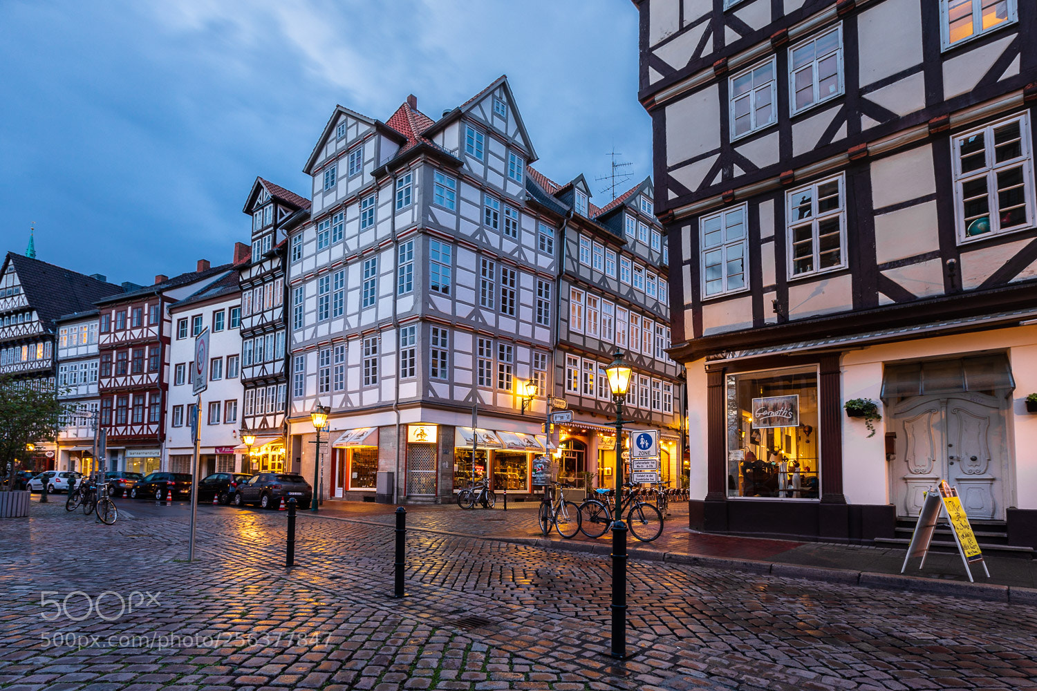 Canon EOS 5D Mark IV sample photo. Old town photography