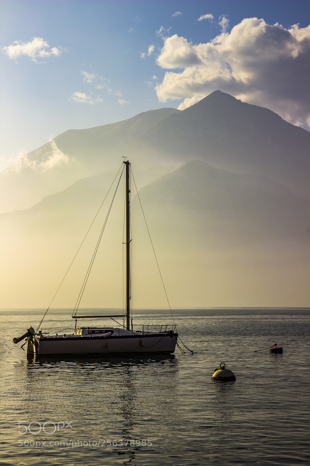 Canon EOS 600D (Rebel EOS T3i / EOS Kiss X5) sample photo. Boat on lake como photography