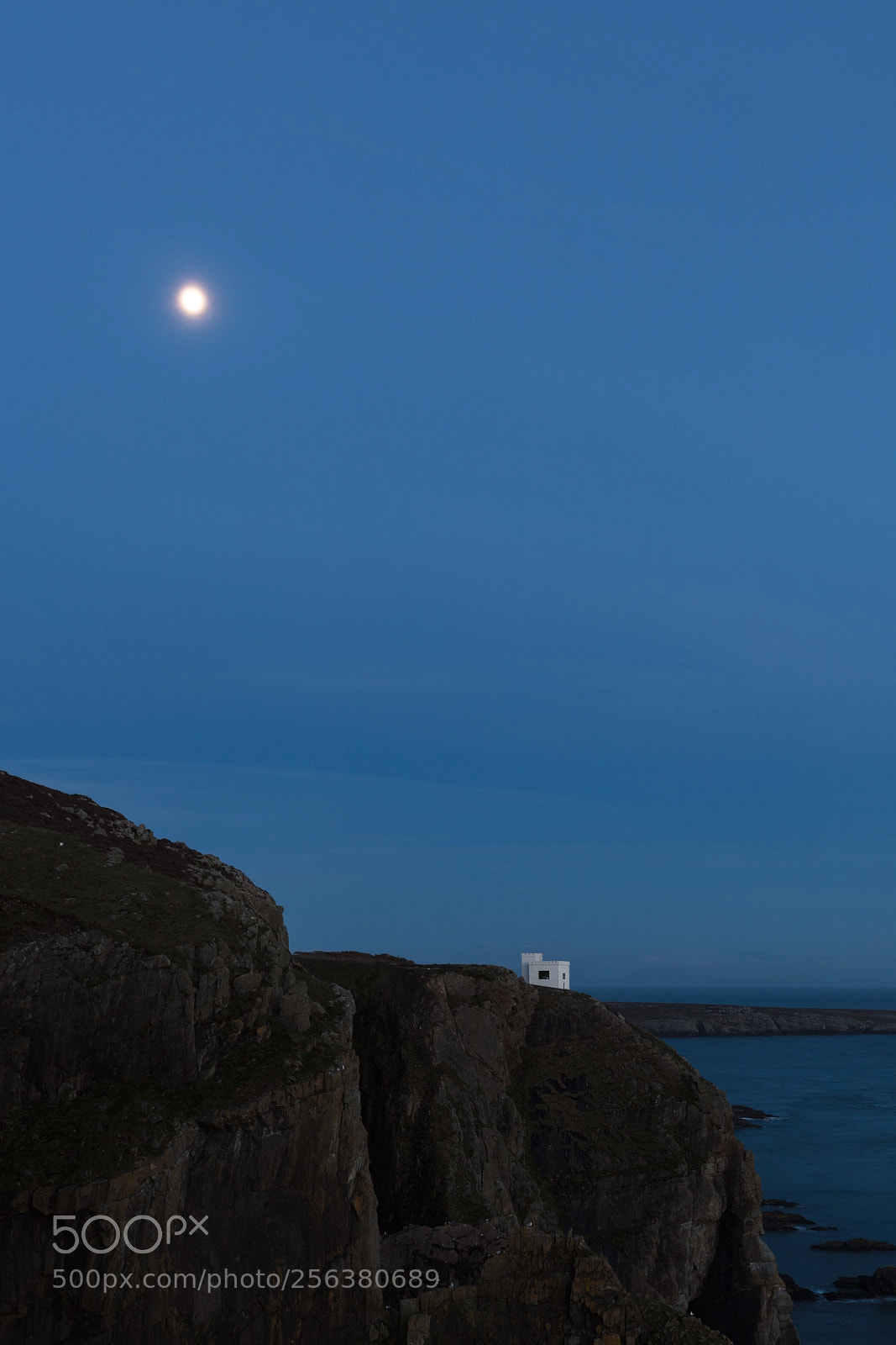 Canon EOS 5DS R sample photo. South stack viewing tower photography