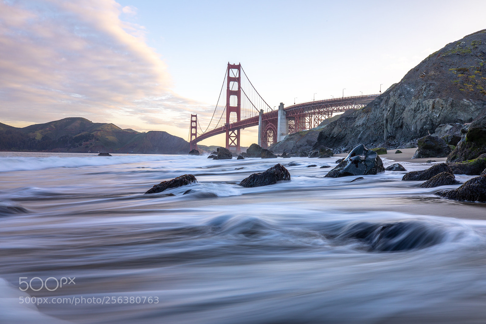 Canon EOS 5D Mark IV sample photo. Golden hour-golden gate photography