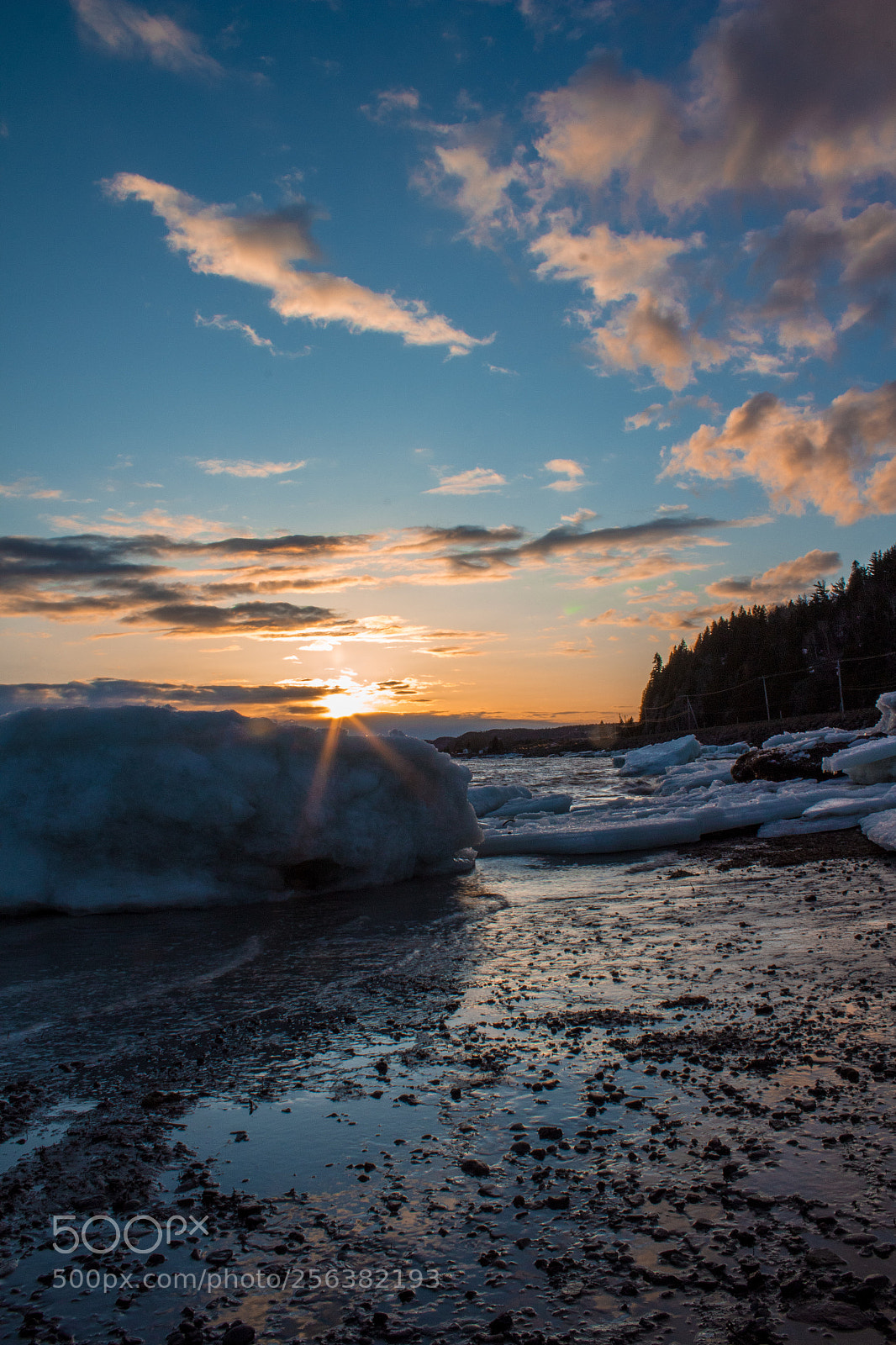 Canon EOS 1300D (EOS Rebel T6 / EOS Kiss X80) sample photo. Sunset over glacier photography