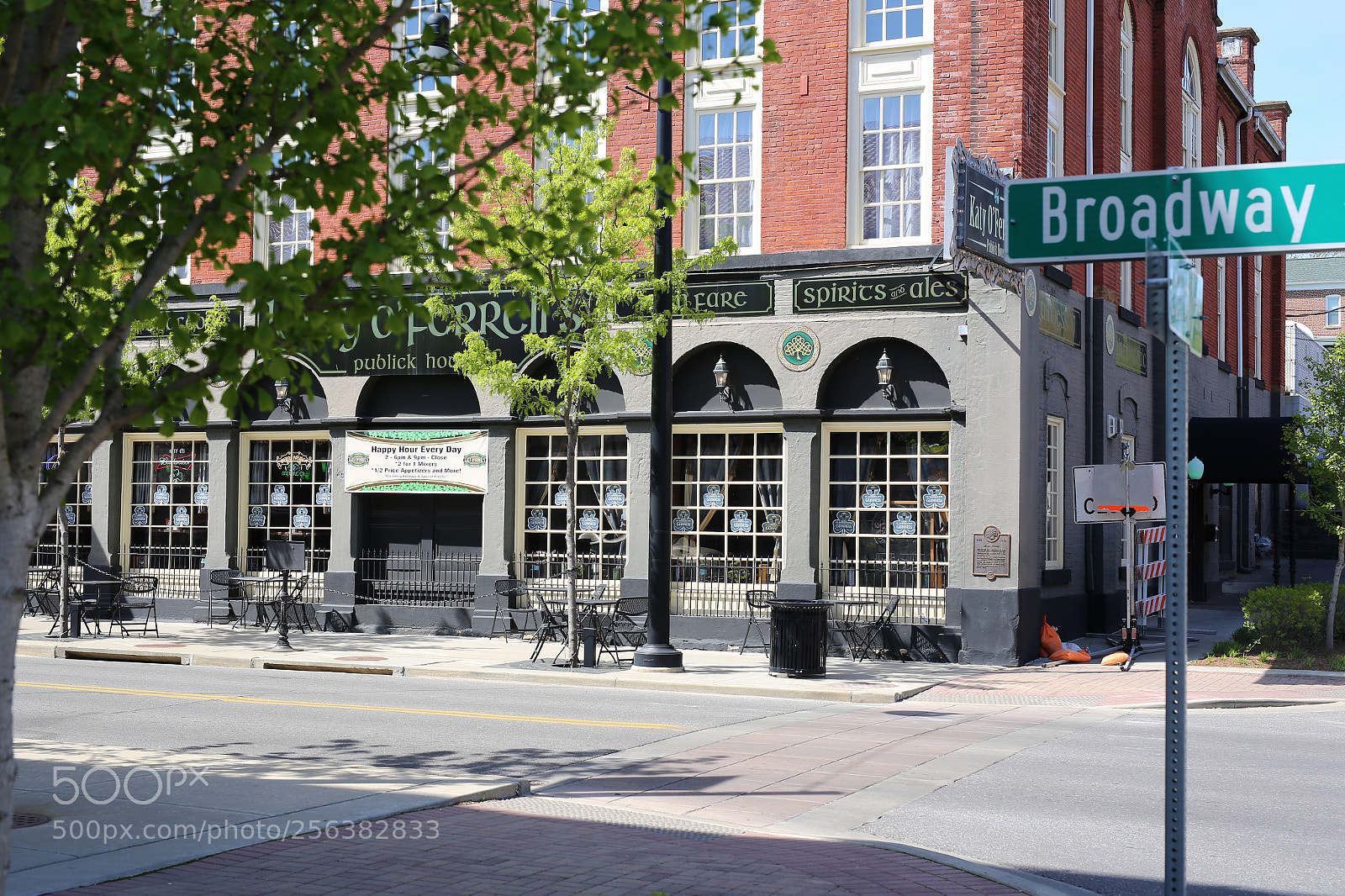 Canon EOS 6D sample photo. Favorite bar photography