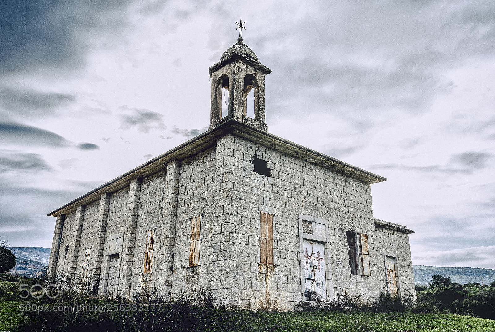 Canon EOS 700D (EOS Rebel T5i / EOS Kiss X7i) sample photo. Abandoned church photography