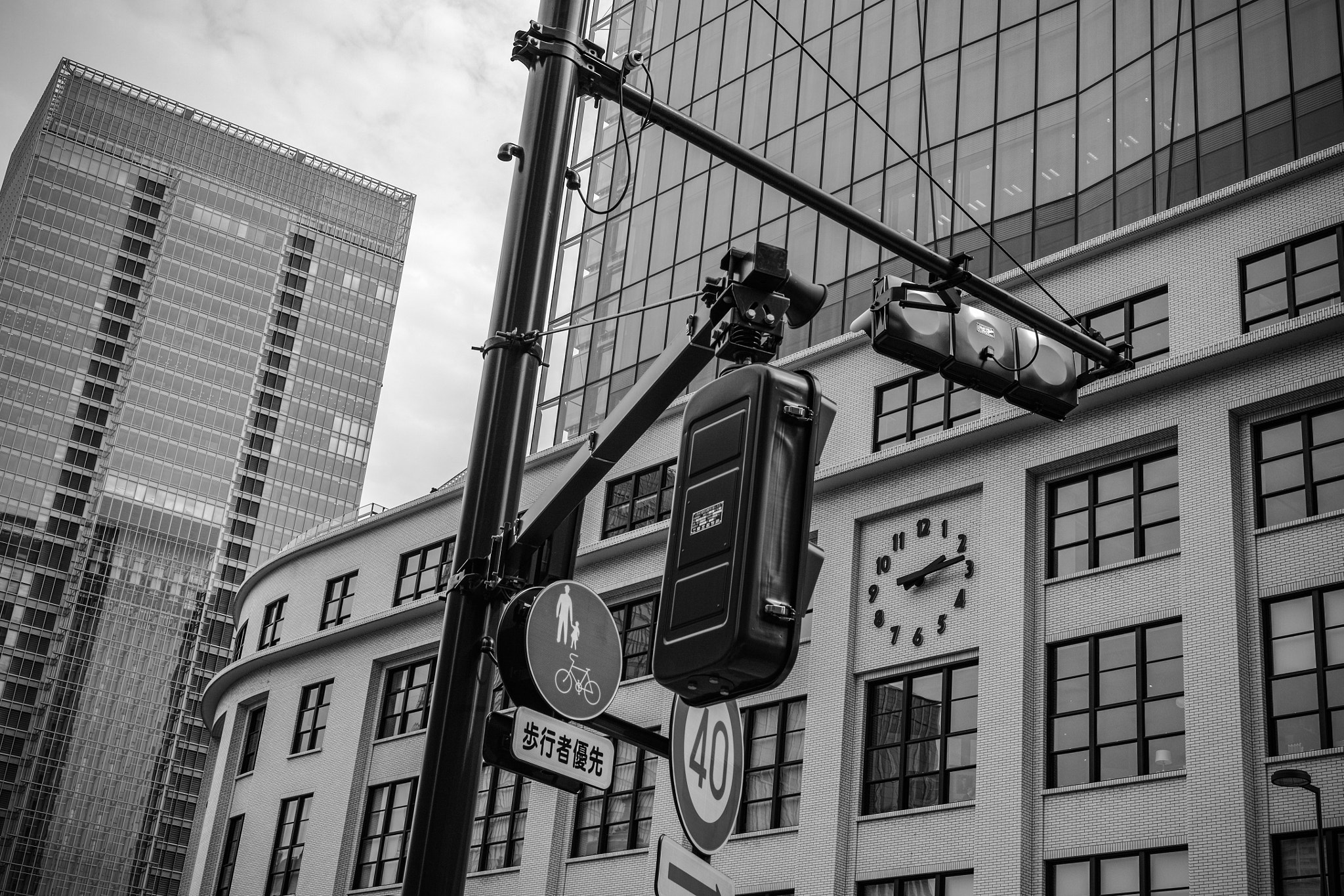 Sigma DP2 Merrill sample photo. Traffic light photography