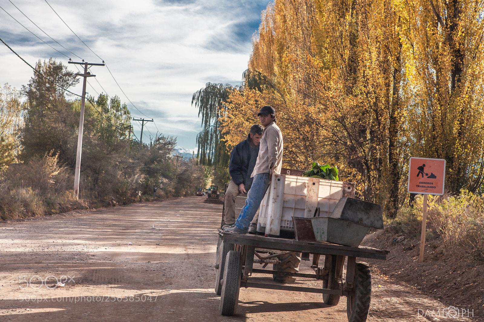 Canon EOS 5D Mark II sample photo. Peones de campo photography