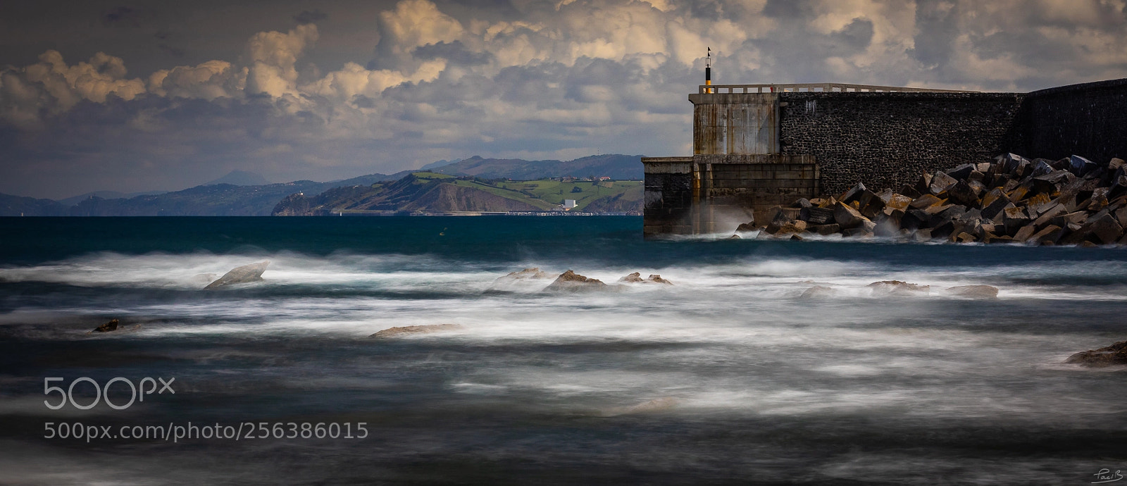 Canon EOS 5D Mark IV sample photo. Waves and stones photography