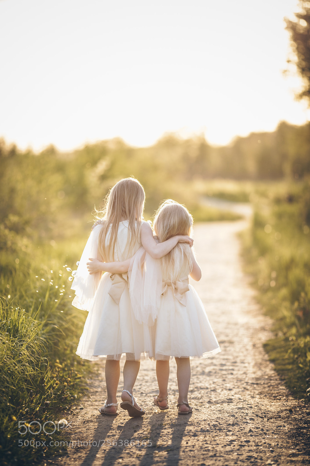 Canon EOS 5D Mark IV sample photo. Sisters photography