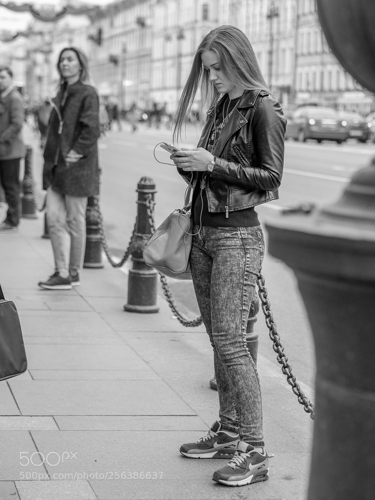 Olympus OM-D E-M5 II sample photo. Waiting photography