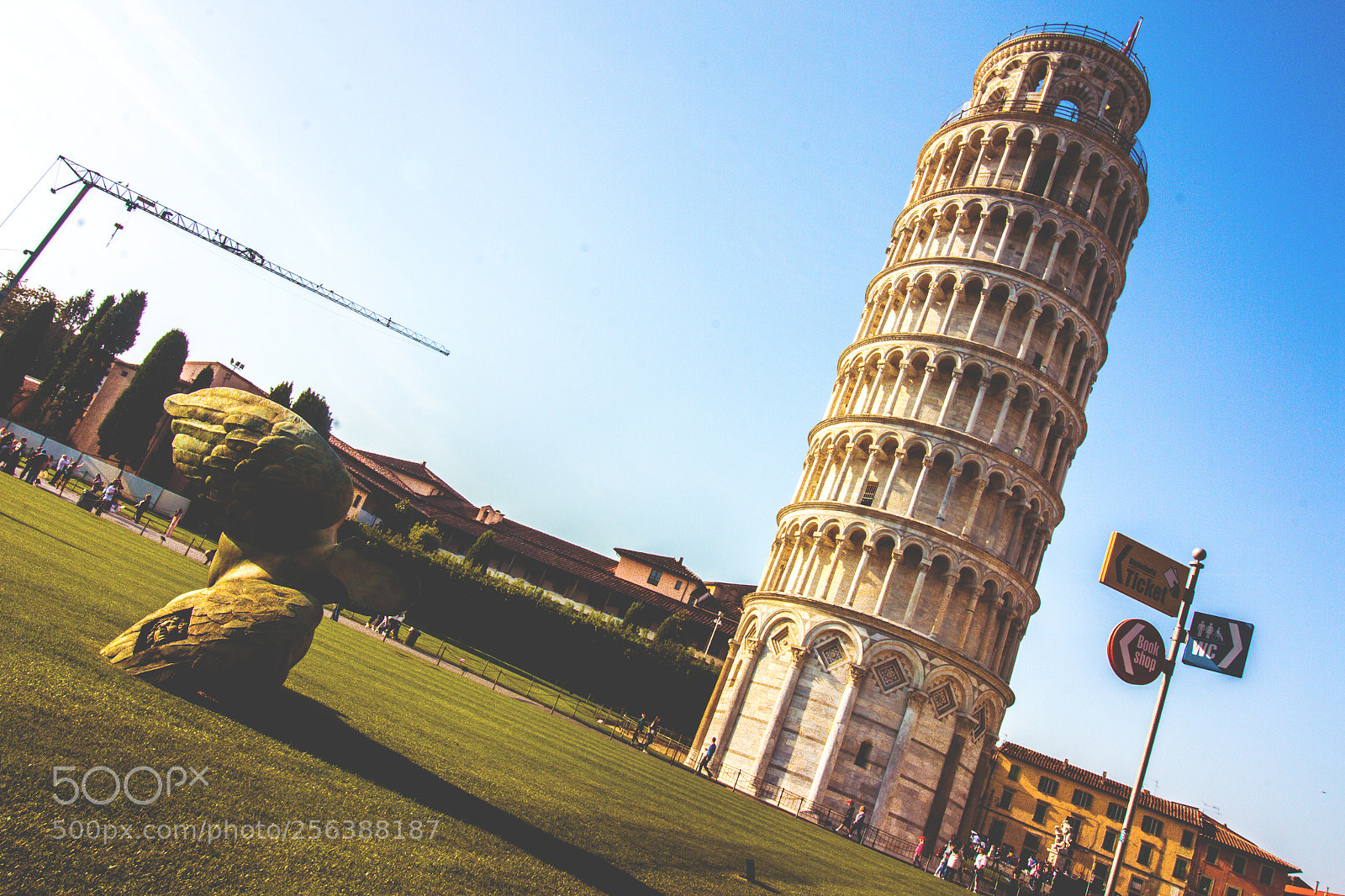 Canon EOS 70D sample photo. The leaning tower of photography