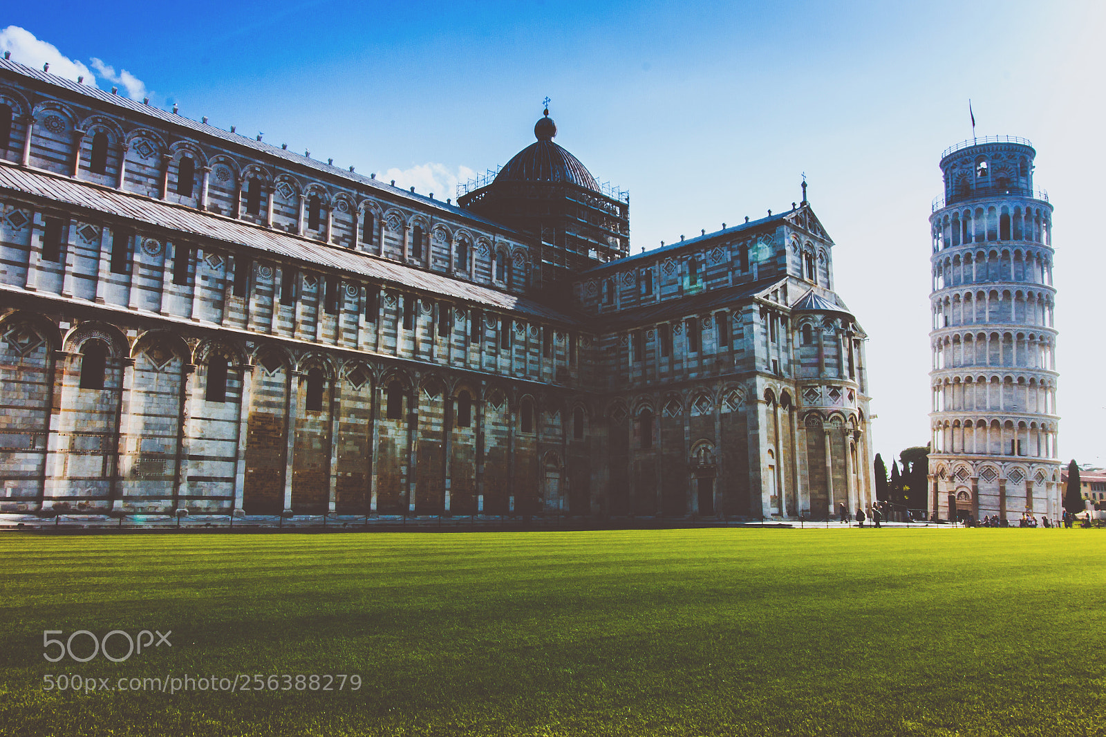 Canon EOS 70D sample photo. The leaning tower of photography
