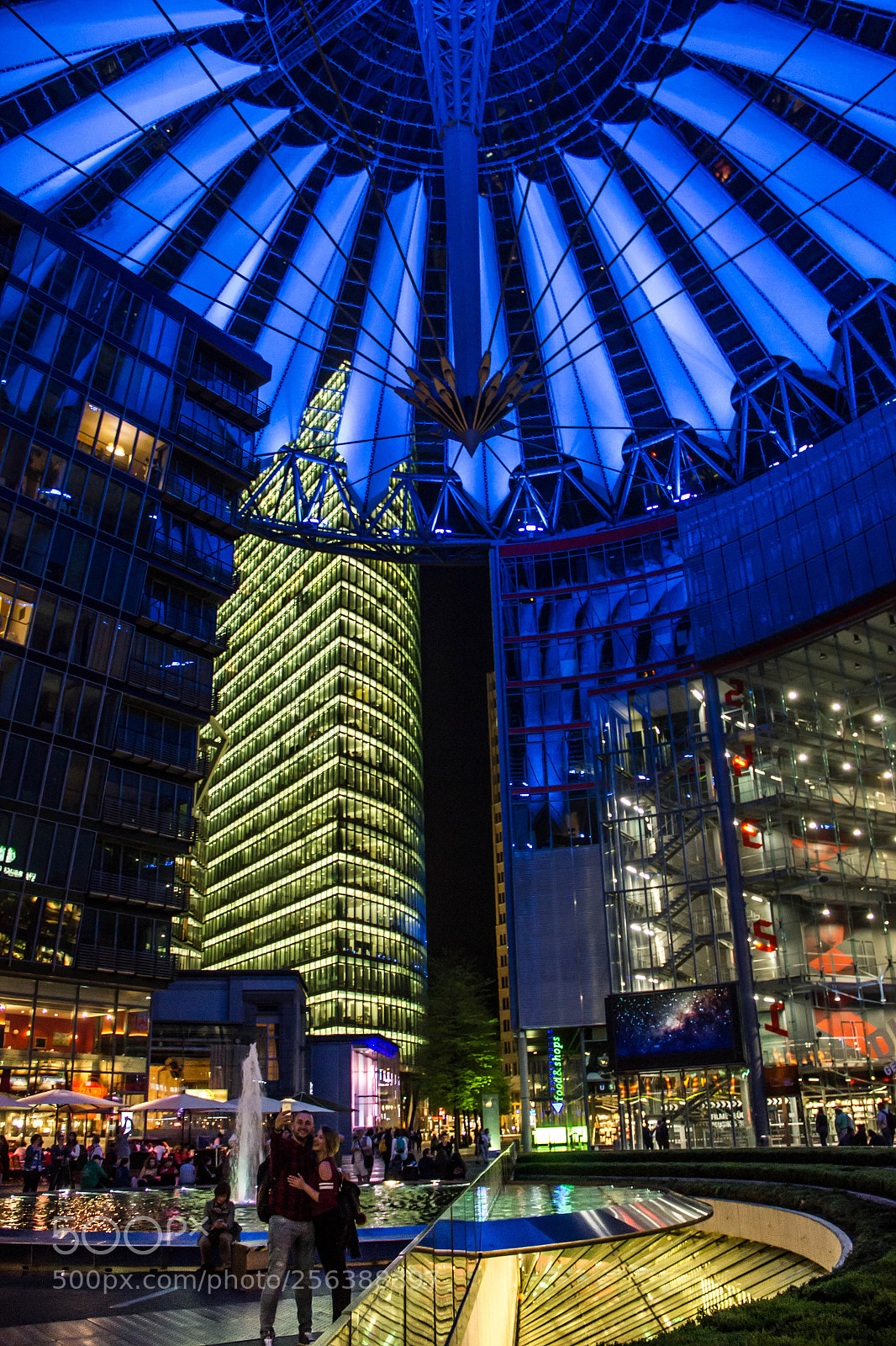 Canon EOS 550D (EOS Rebel T2i / EOS Kiss X4) sample photo. Potsdam square, berlin photography