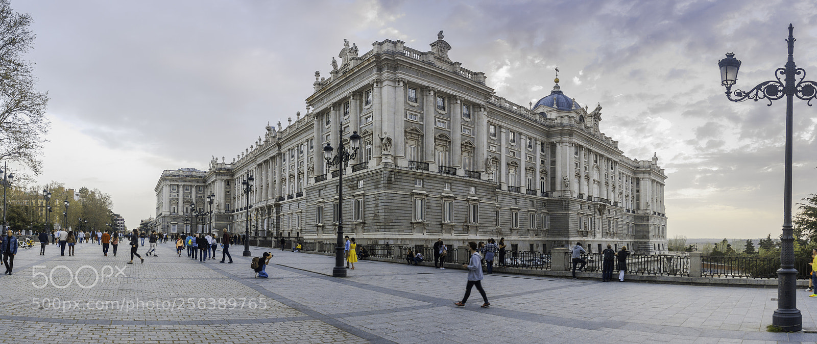 Canon EOS 450D (EOS Rebel XSi / EOS Kiss X2) sample photo. Palacio de oriente photography